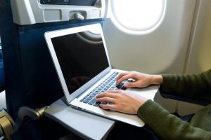 laptop sto aeroplano