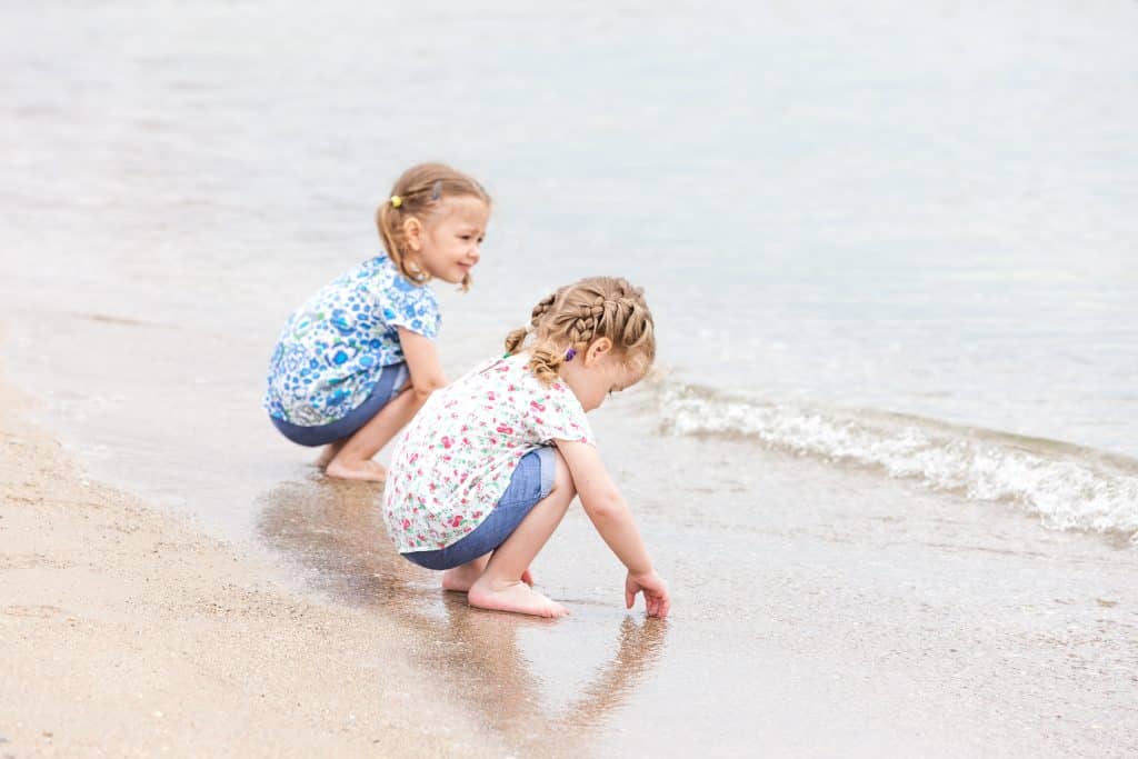 girls-beach-vacation