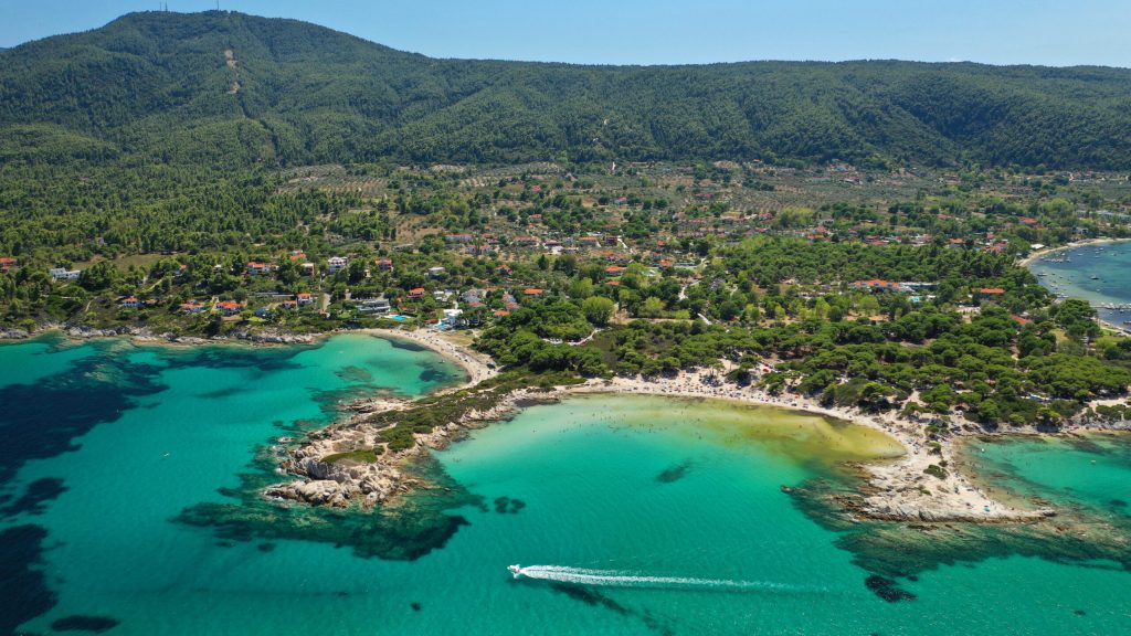 Ανακαλύψτε τη Χαλκιδική! Που να μείνετε, ποιες είναι οι καλύτερες παραλίες και τι άλλο να κάνετε!