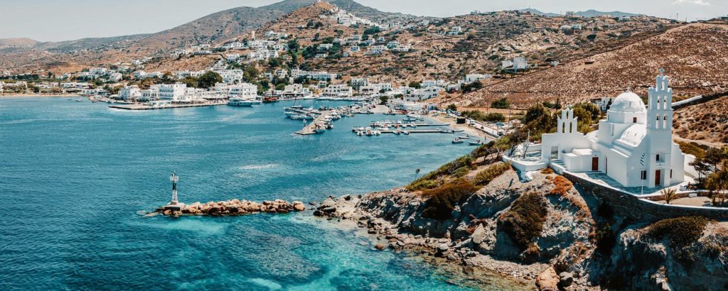 Ίος: Το Κυκλαδίτικο νησί των ανέμων και της διασκέδασης